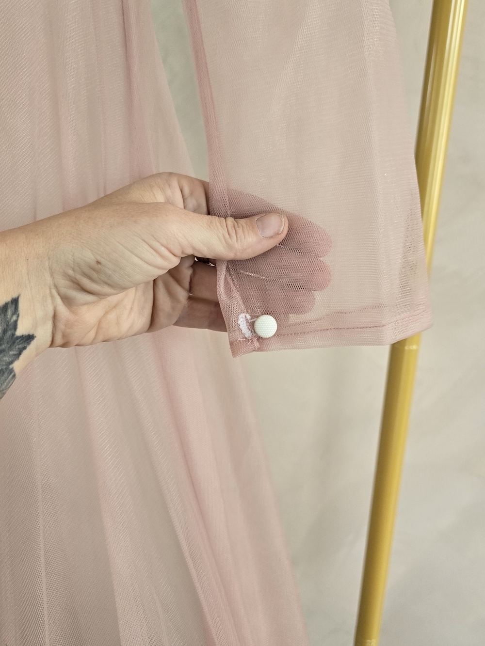 Elegant Pink Tulle Gown with Ruffled Hem-old Hollywoo Glam - Picture 11 of 11